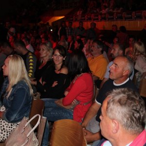 Централна трибина