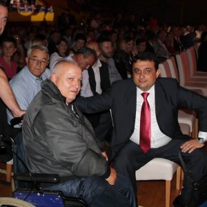 Централна трибина