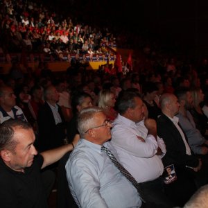 Централна трибина