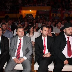 Централна трибина