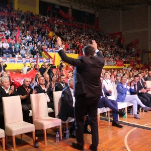 Централна трибина